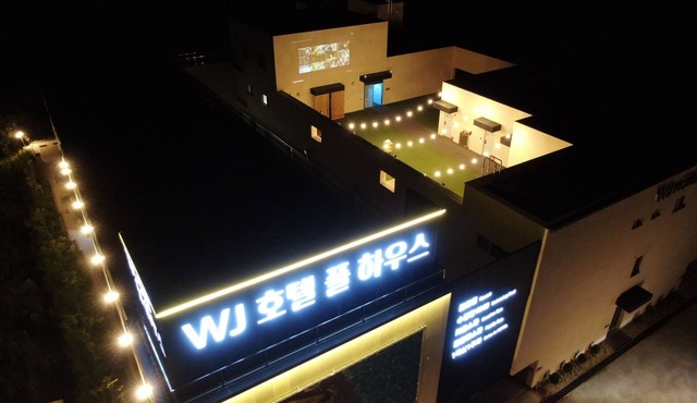 WJ HOTEL POOL HOUSE