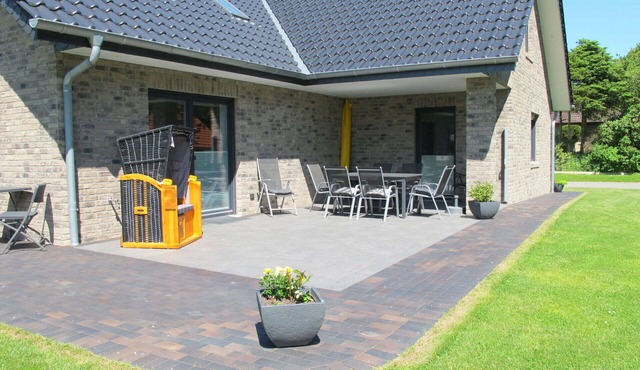 Wonderful private villa for 10 guests with hot tub, WIFI, TV and patio