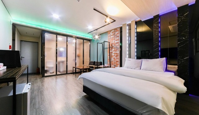 Yeongcheon CL Hotel