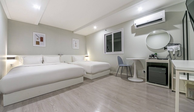 Yeongcheon Hotel Shop