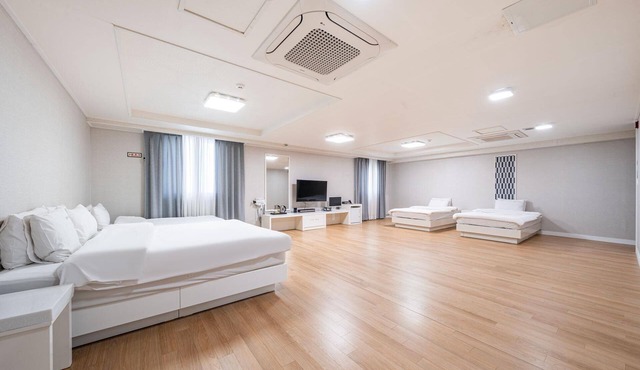 Yeonggwang The One Hotel