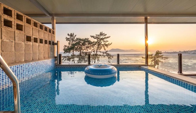 Yeosu Fisterra Spa Poolvilla