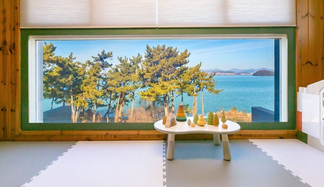 Yeosu Hi Mom Kids Family Pension Black