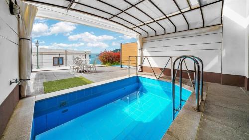 Yeosu The Shine Blue Pool Villa