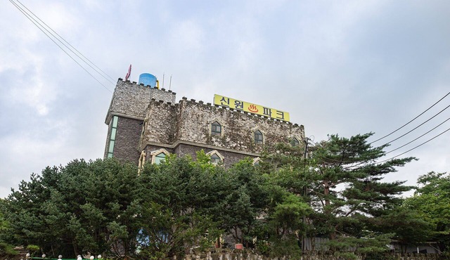 Yesan Shinwon Parktel
