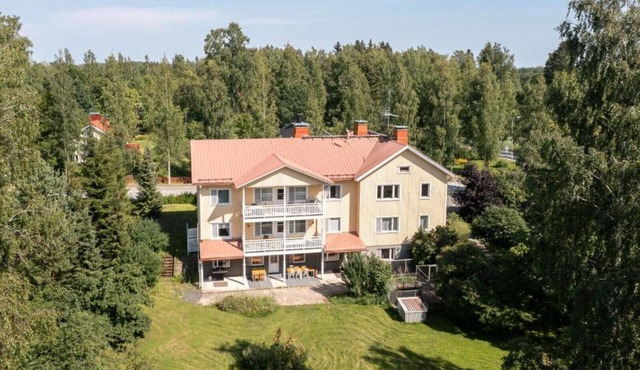 Your peaceful lakeside countryside experience. Second floor, whole apartment.