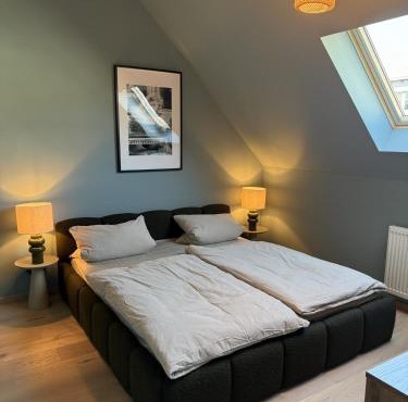 Zentrales Dachgeschoss-Apartment Augustenstraße