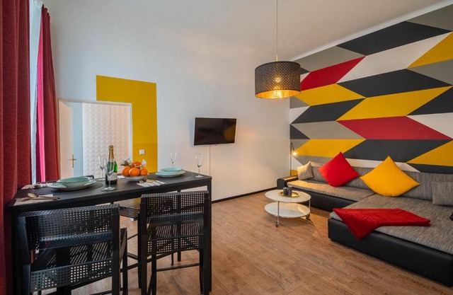 Apartment for 4 with Kitchen near Naschmarkt & U4 Metro