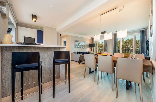 Apartment with sea view, 3 bedrooms and balcony