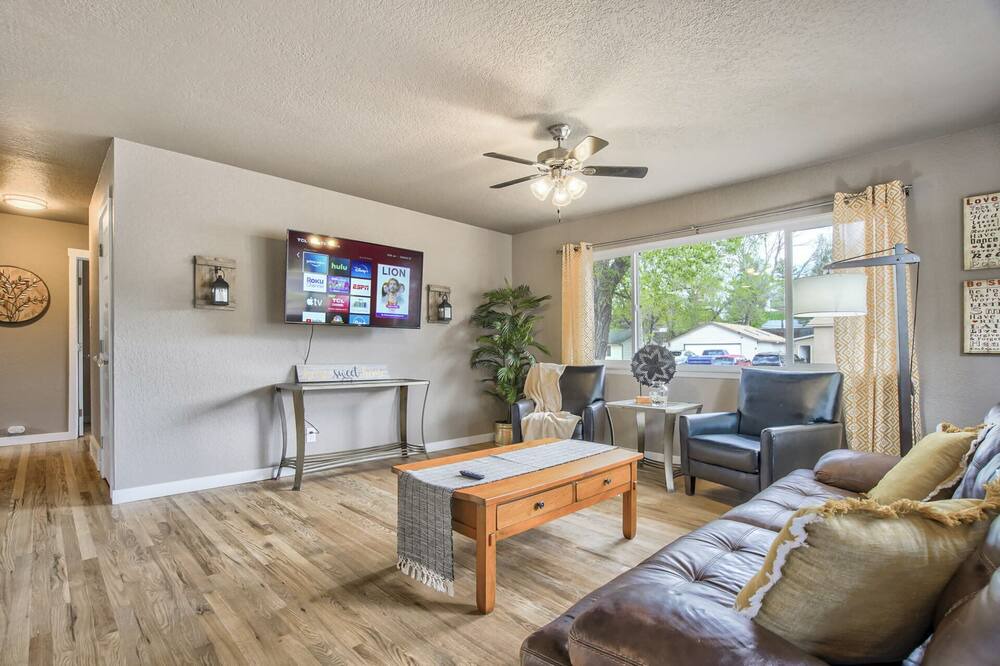 Colorado Springs House | NEW Central, Cozy 5BR House in Old Colorado City