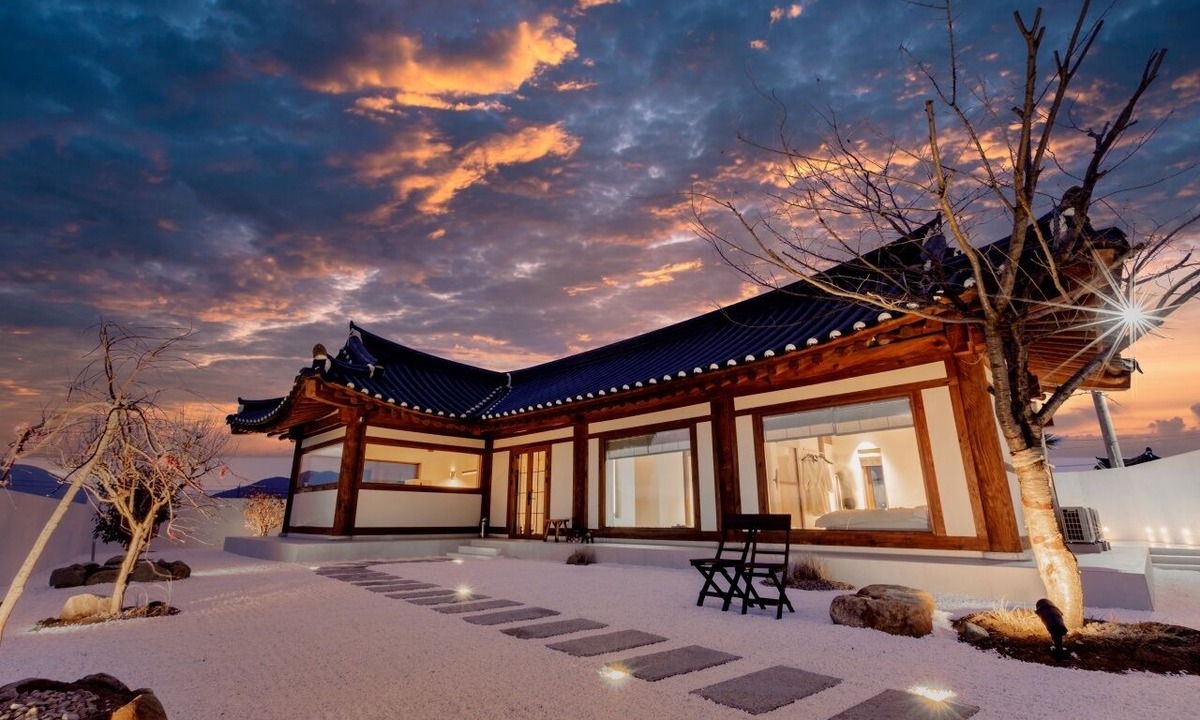 Gyeongju Villa | 경주 황리단길, 첨성대에서 차로 5분거리에 남산 전경이 보이는 '온소래미'가 위치해 있습니다.
