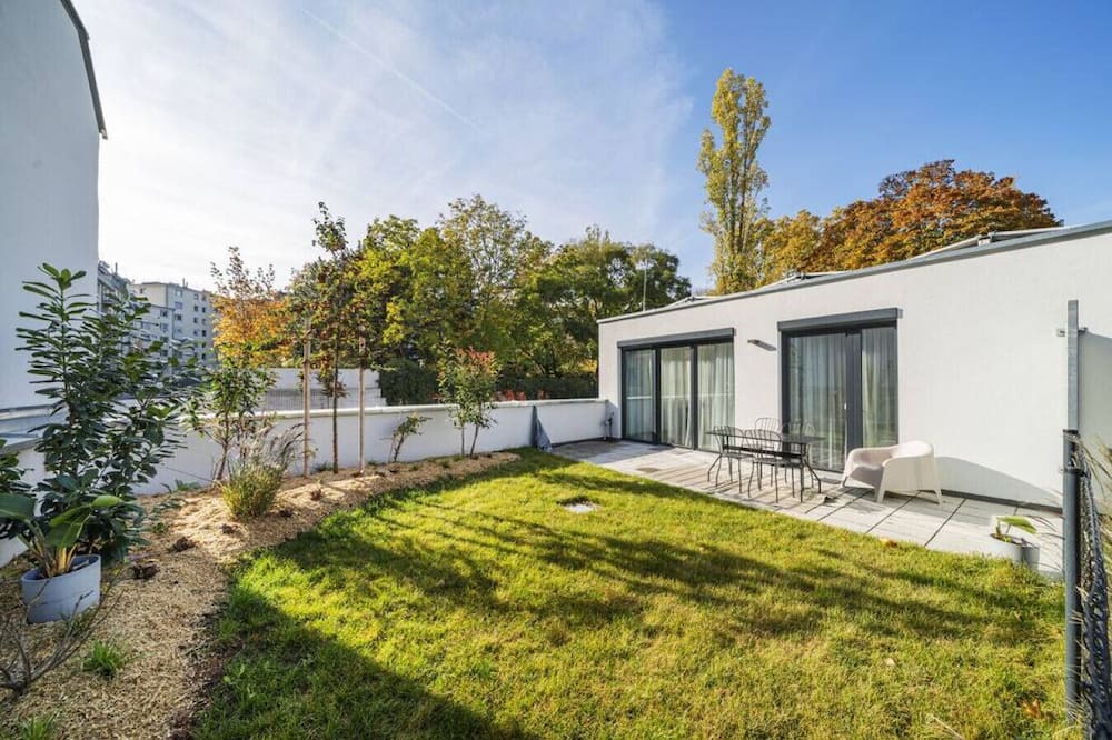 Erdberg Apartment | Modern Townhouse w 2BR Garden