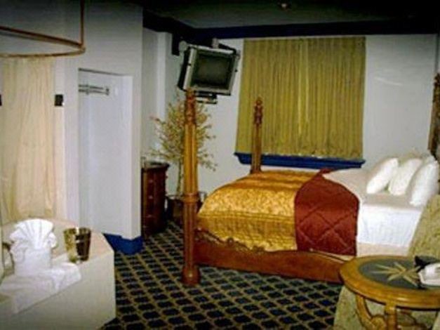 Photo of Bedroom in I-435 West KC-KS