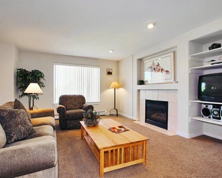 Photo of Livingroom in Summit Cove