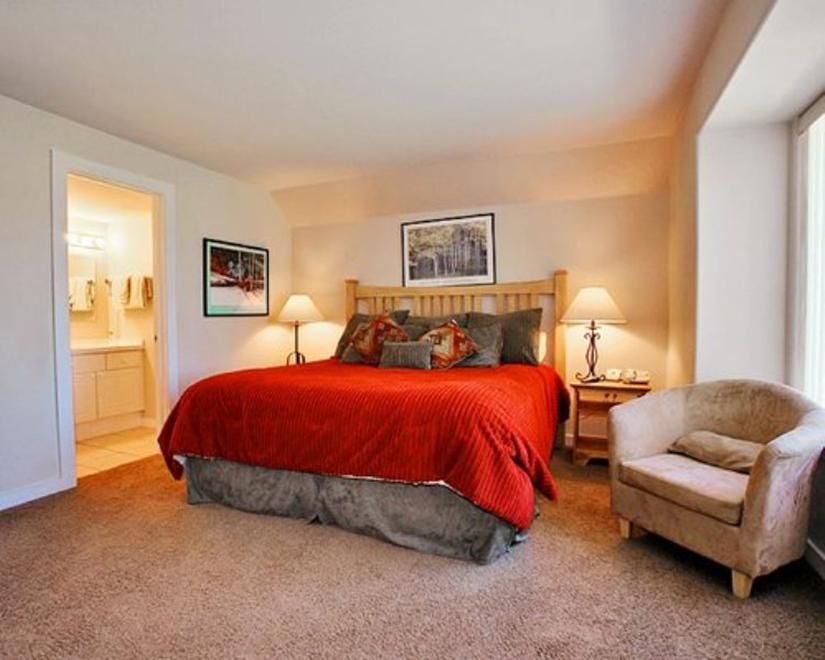 Photo of Bedroom in Summit Cove