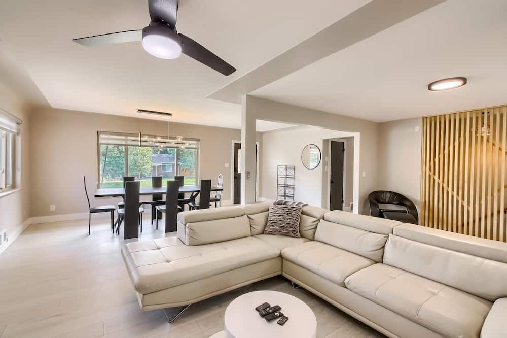 Photo of Livingroom in Bel Aire