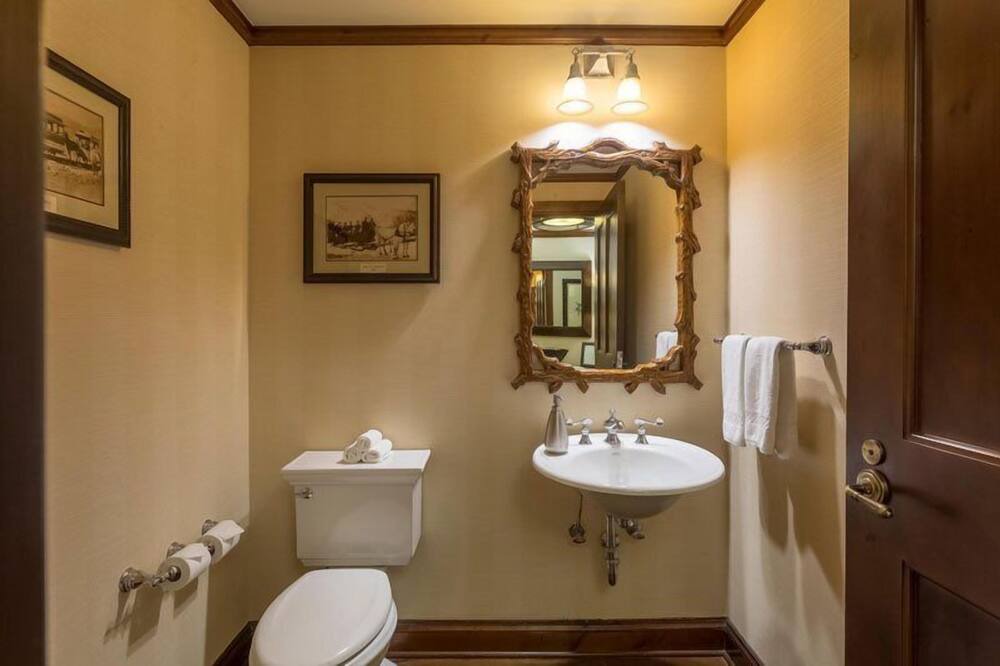 Photo of Bathroom in Aspen