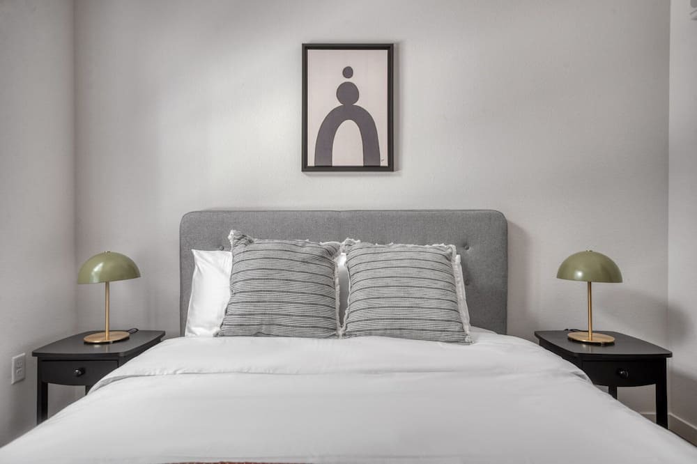 Photo of Bedroom in Five Points
