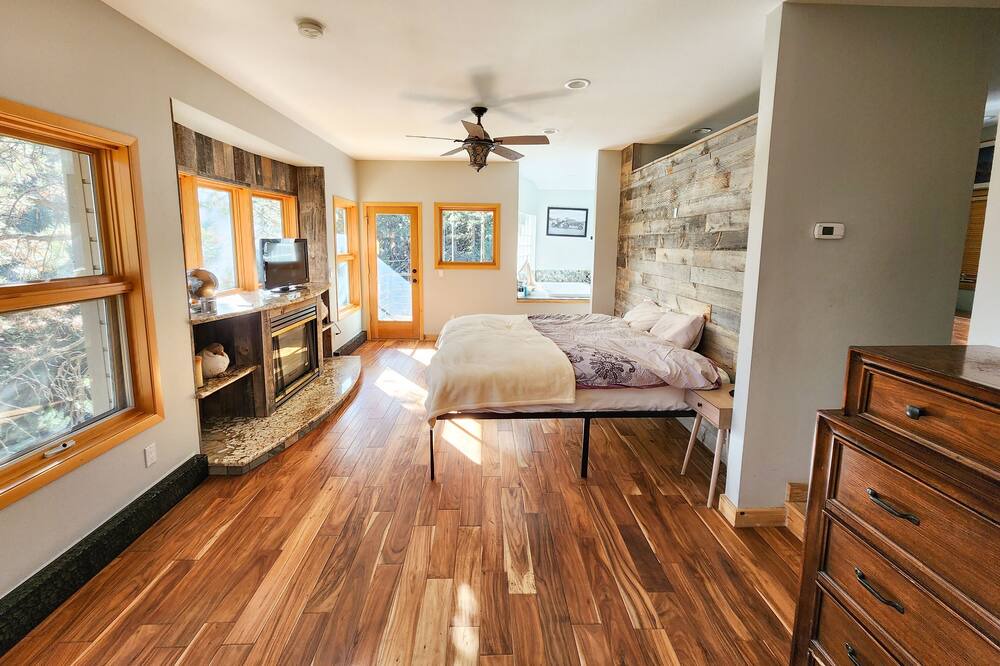 Photo of Bedroom in Kerr Gulch