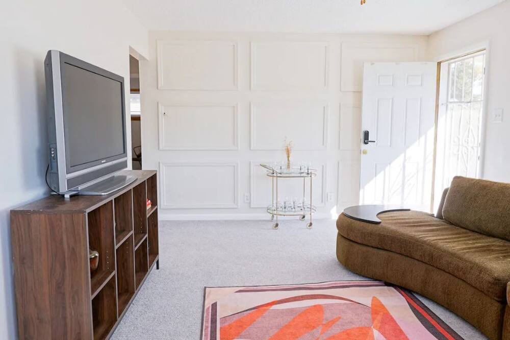 Photo of Livingroom in South Westminster