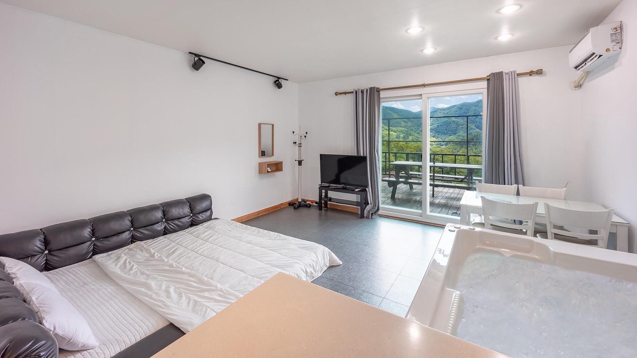 Photo of Bedroom in Buk