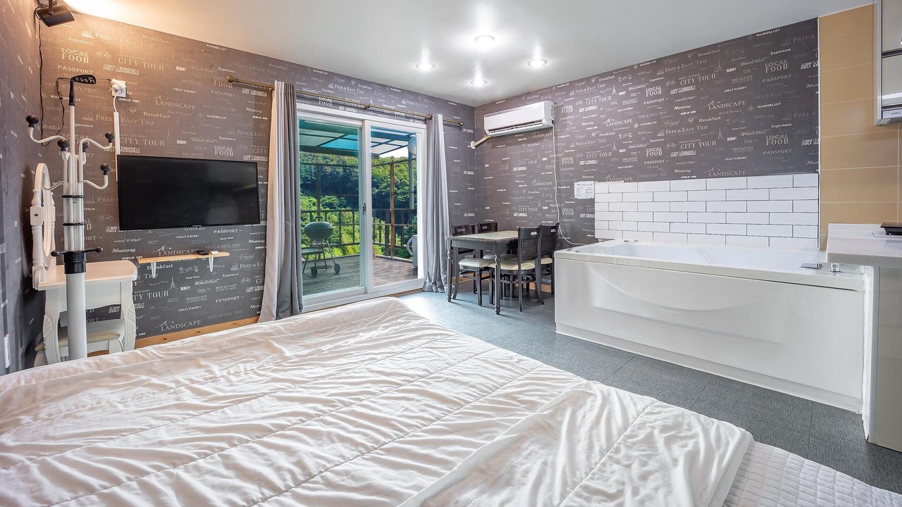 Photo of Bedroom in Buk