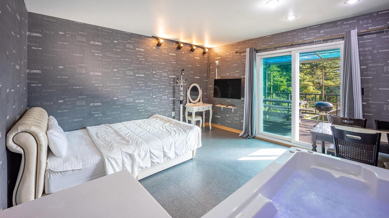 Photo of Bedroom in Buk