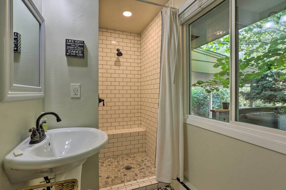 Photo of Bathroom in Columbine