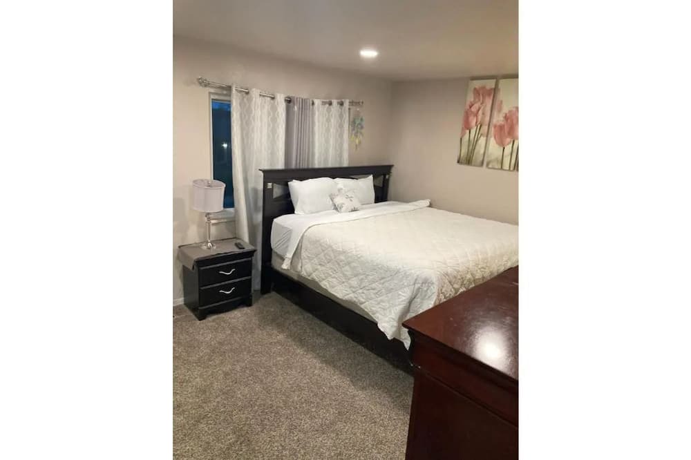 Photo of Bedroom in Aurora