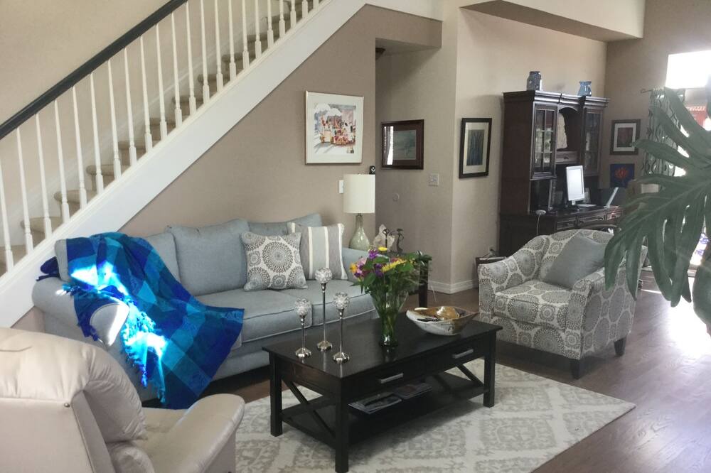 Photo of Livingroom in Dakota Ridge - Northbriar