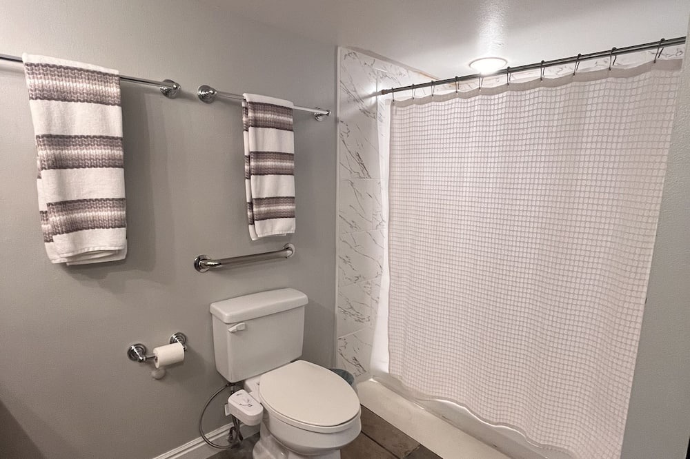 Photo of Bathroom in Lincoln Park