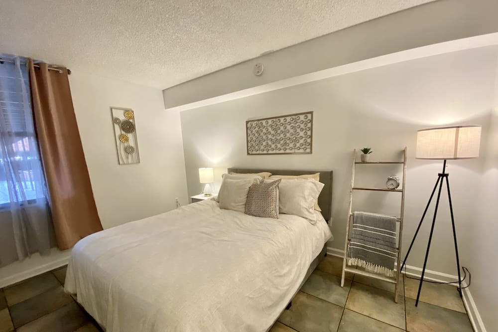 Photo of Bedroom in Lincoln Park