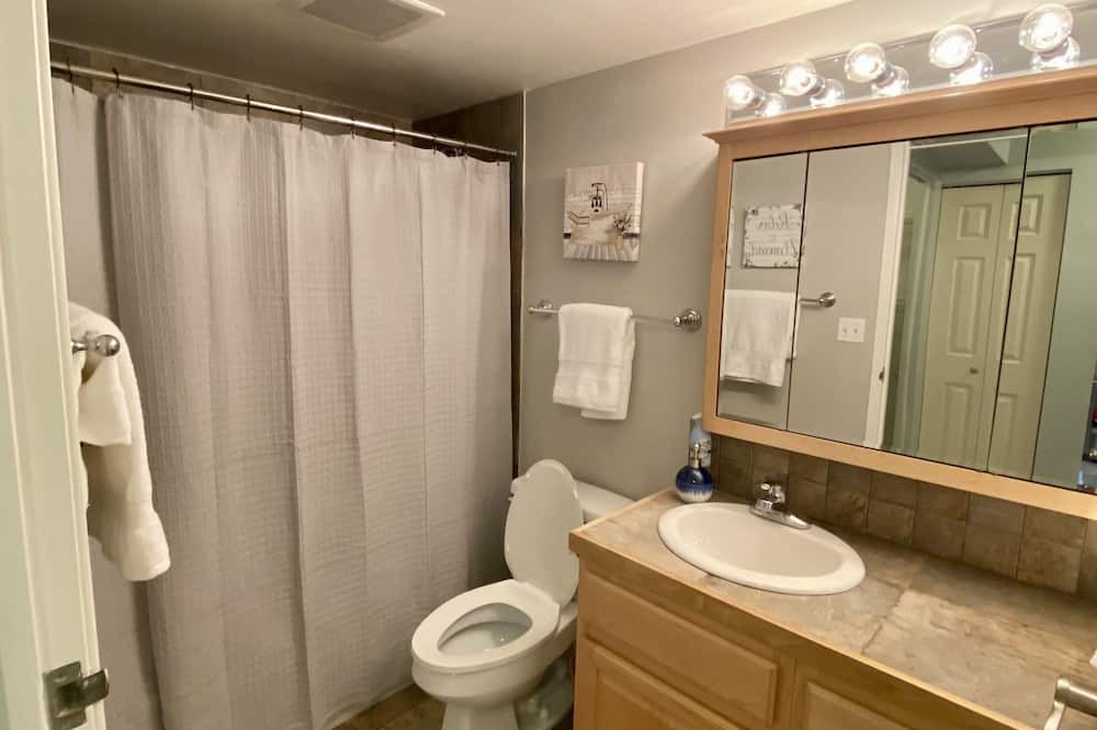 Photo of Bathroom in Lincoln Park