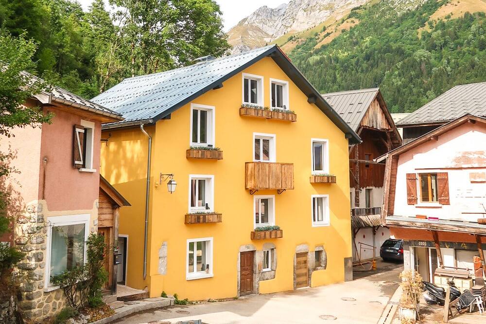 Photo of Outdoor in Montmin