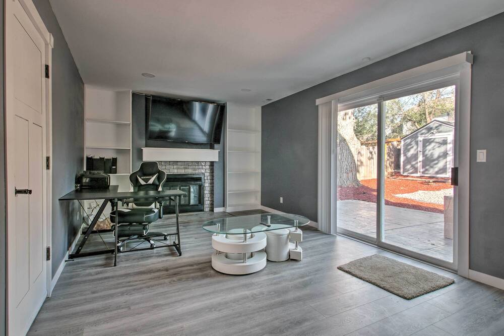 Photo of Livingroom in Southeast Colorado Springs