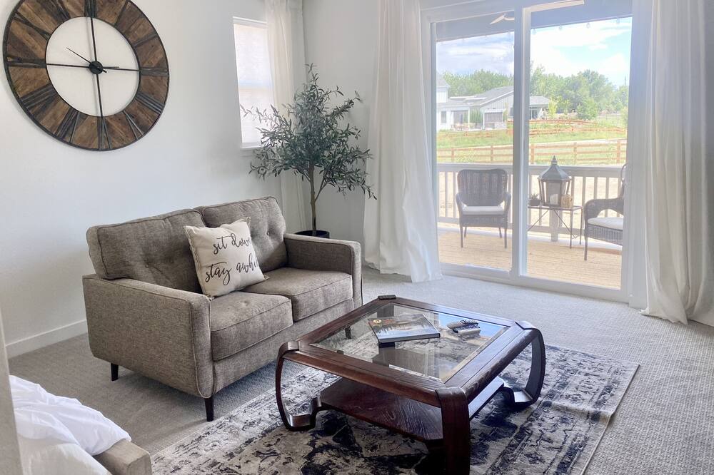 Photo of Livingroom in Erie