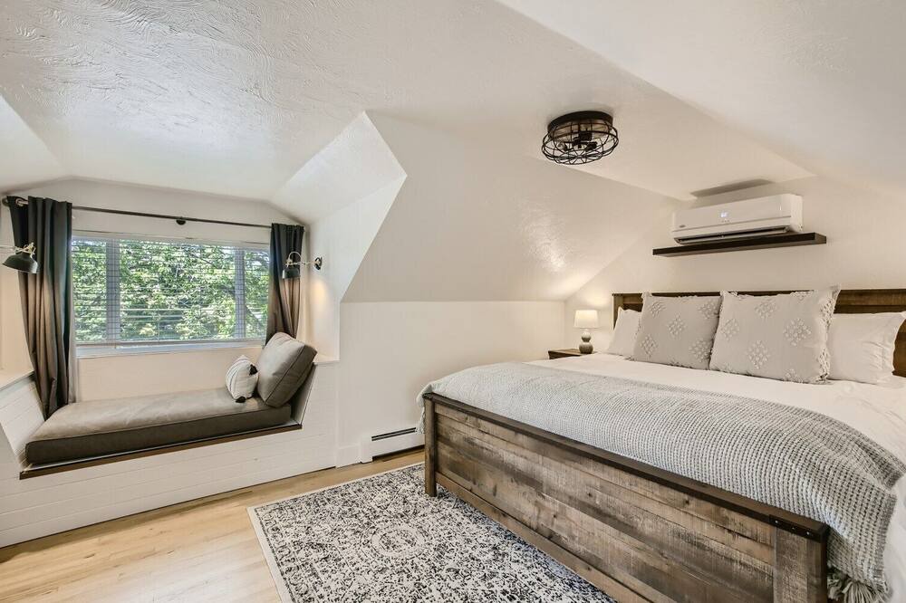 Photo of Bedroom in Applewood West