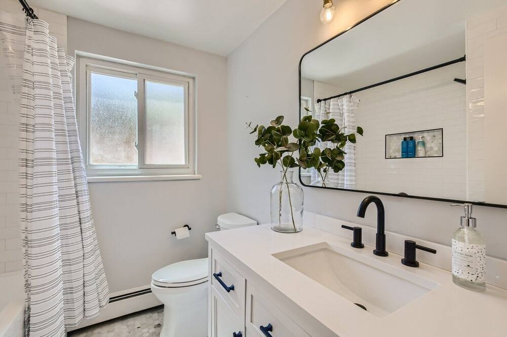 Photo of Bathroom in Applewood West