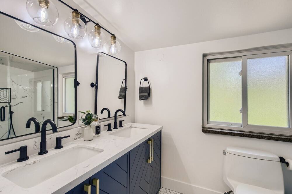 Photo of Bathroom in Applewood West