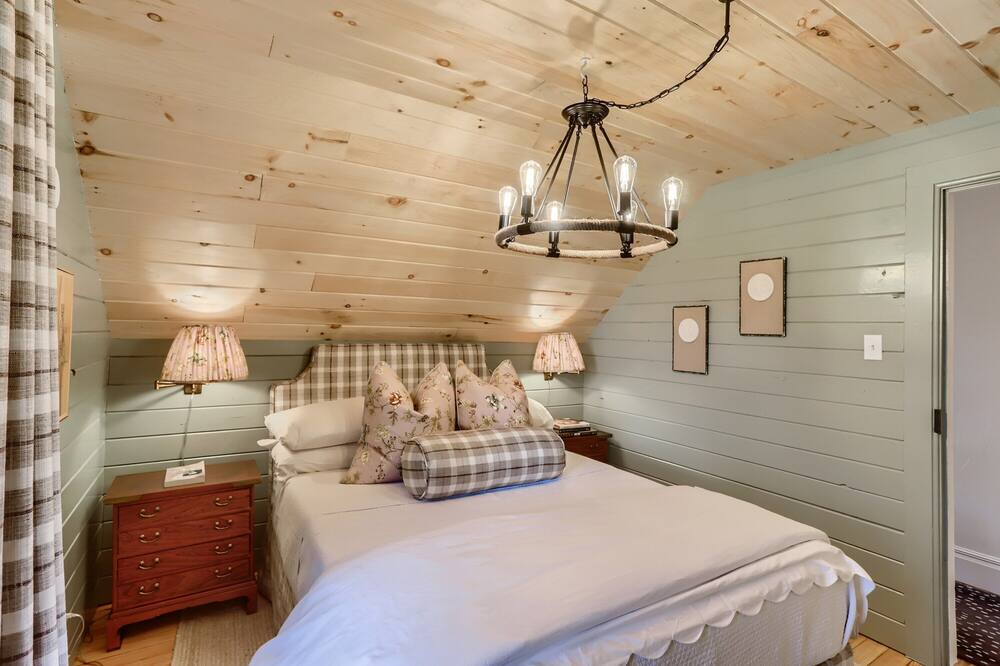 Photo of Bedroom in Lyons