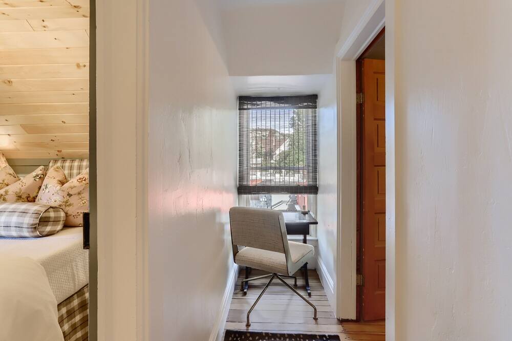Photo of Bedroom in Lyons