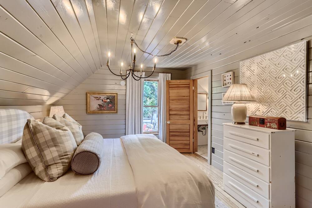 Photo of Bedroom in Lyons