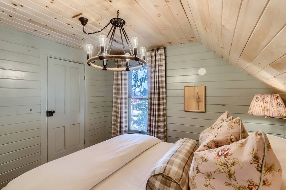 Photo of Bedroom in Lyons