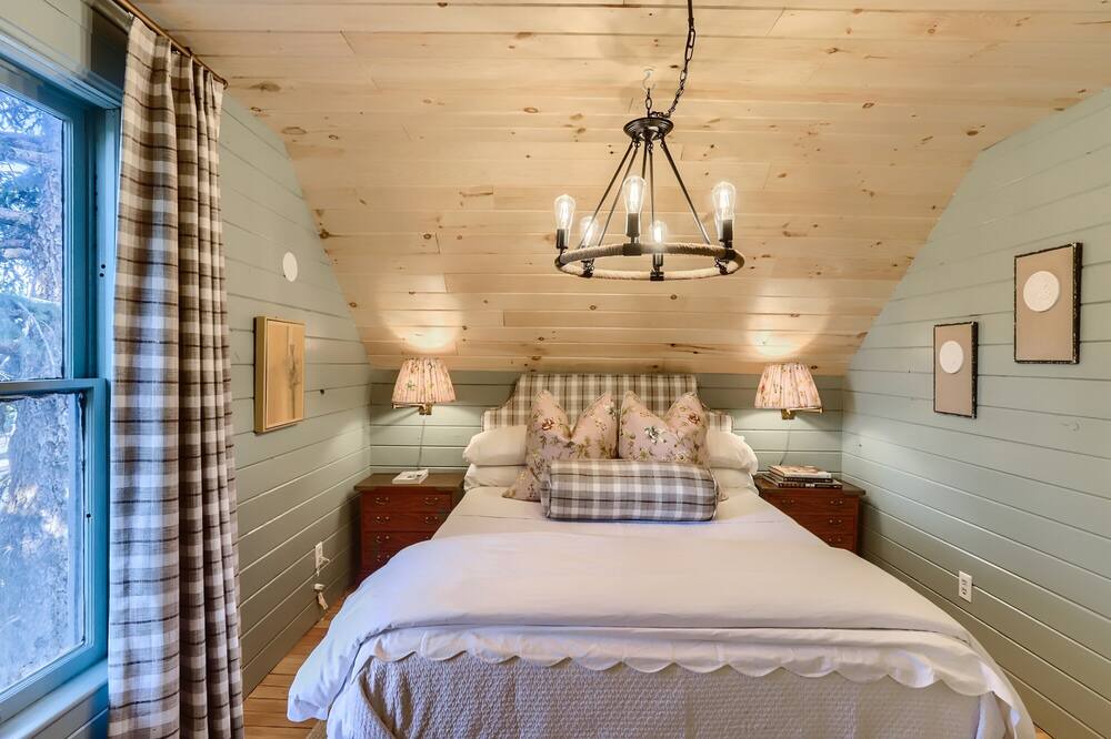 Photo of Bedroom in Lyons