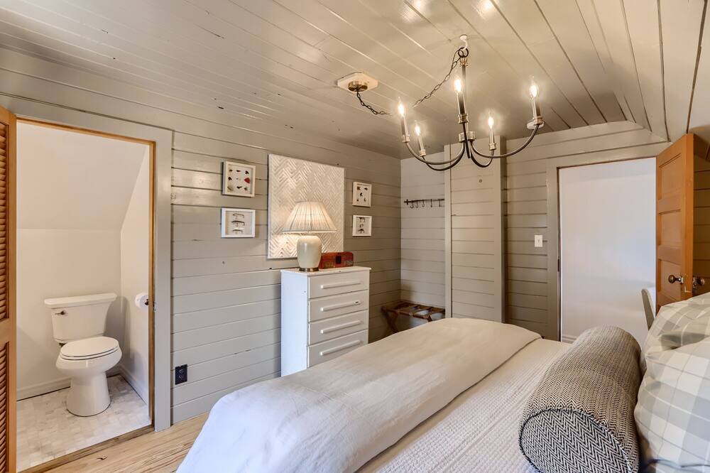Photo of Bedroom in Lyons