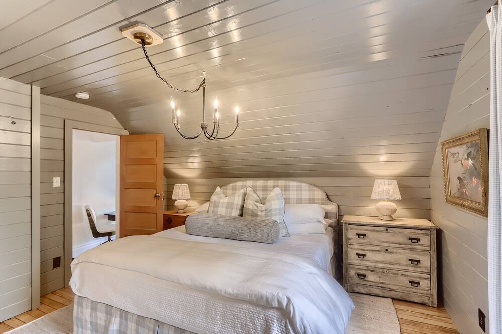 Photo of Bedroom in Lyons