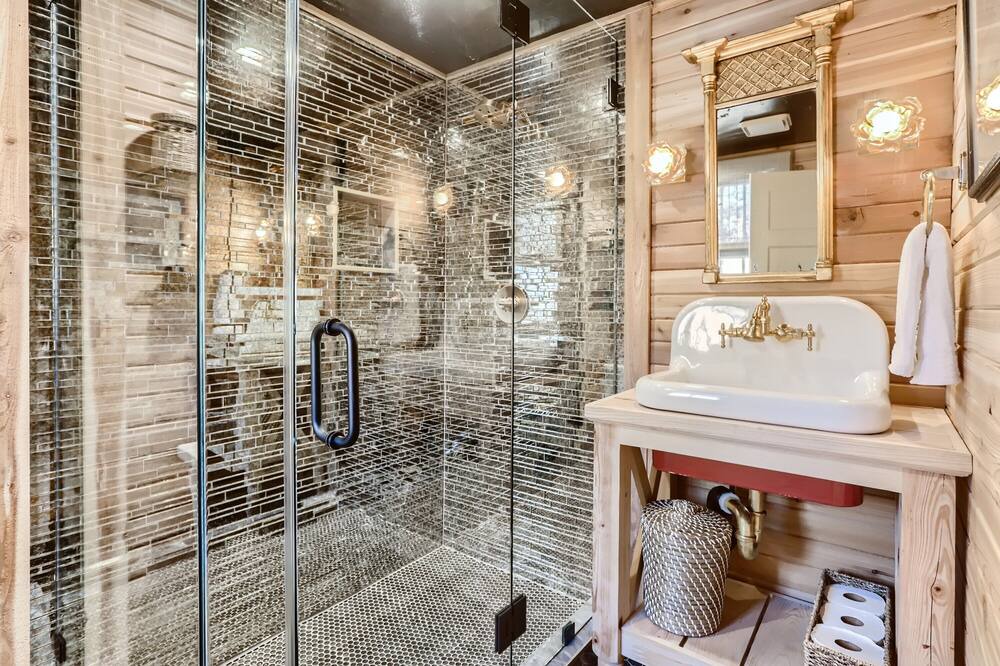 Photo of Bathroom in Lyons
