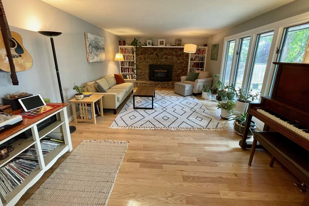 Photo of Livingroom in Gunbarrel
