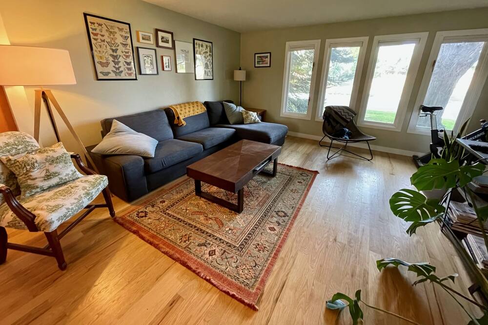 Photo of Livingroom in Gunbarrel
