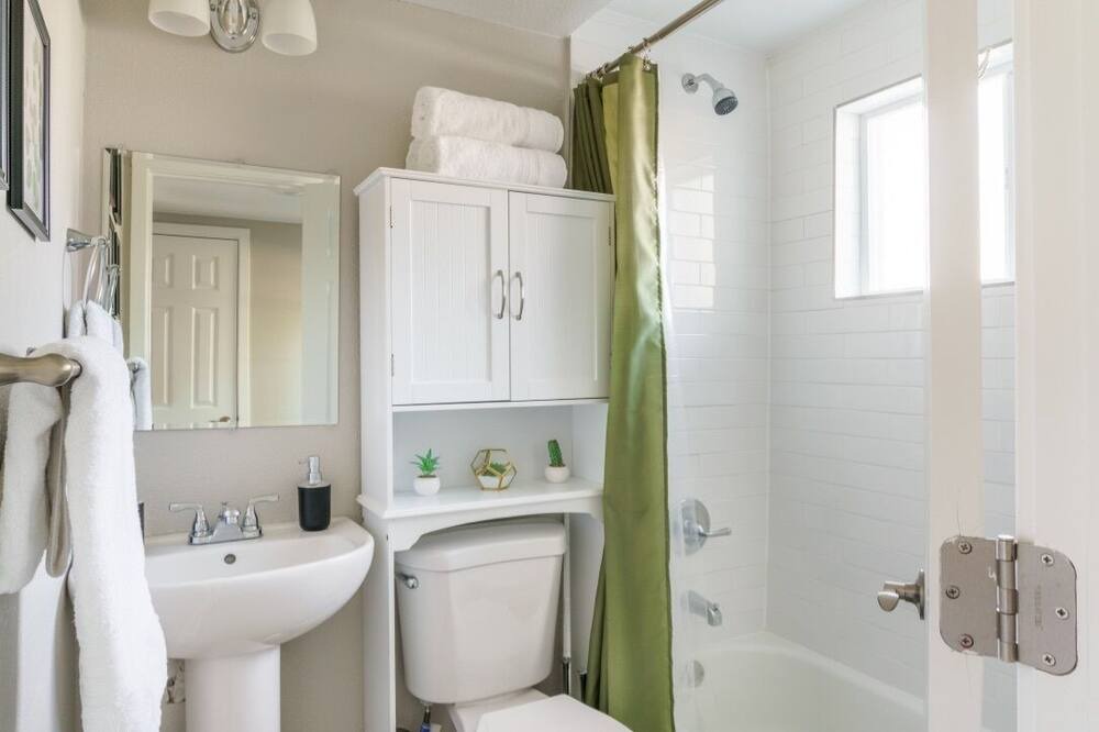 Photo of Bathroom in Lamar Heights Area